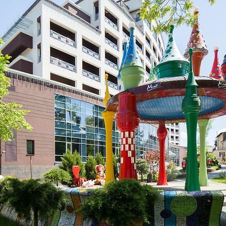 Mirotel Resort And Spa Truskavets Ngoại thất bức ảnh Fountain in the center of the town