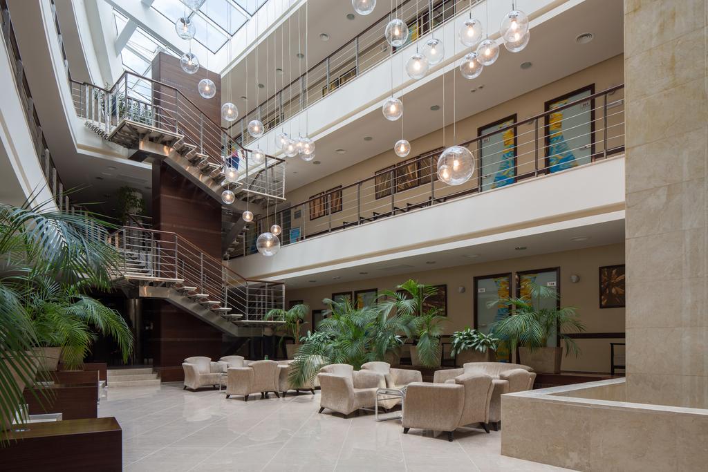 Mirotel Resort And Spa Truskavets Ngoại thất bức ảnh The lobby of the hotel