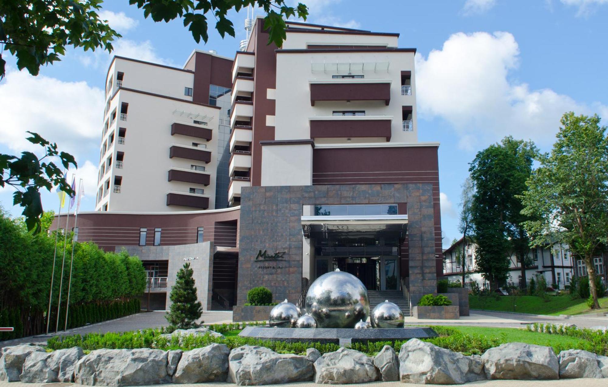 Mirotel Resort And Spa Truskavets Ngoại thất bức ảnh The main building of the university