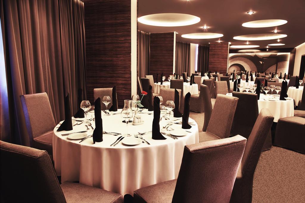 Mirotel Resort And Spa Truskavets Ngoại thất bức ảnh The ballroom at the hotel