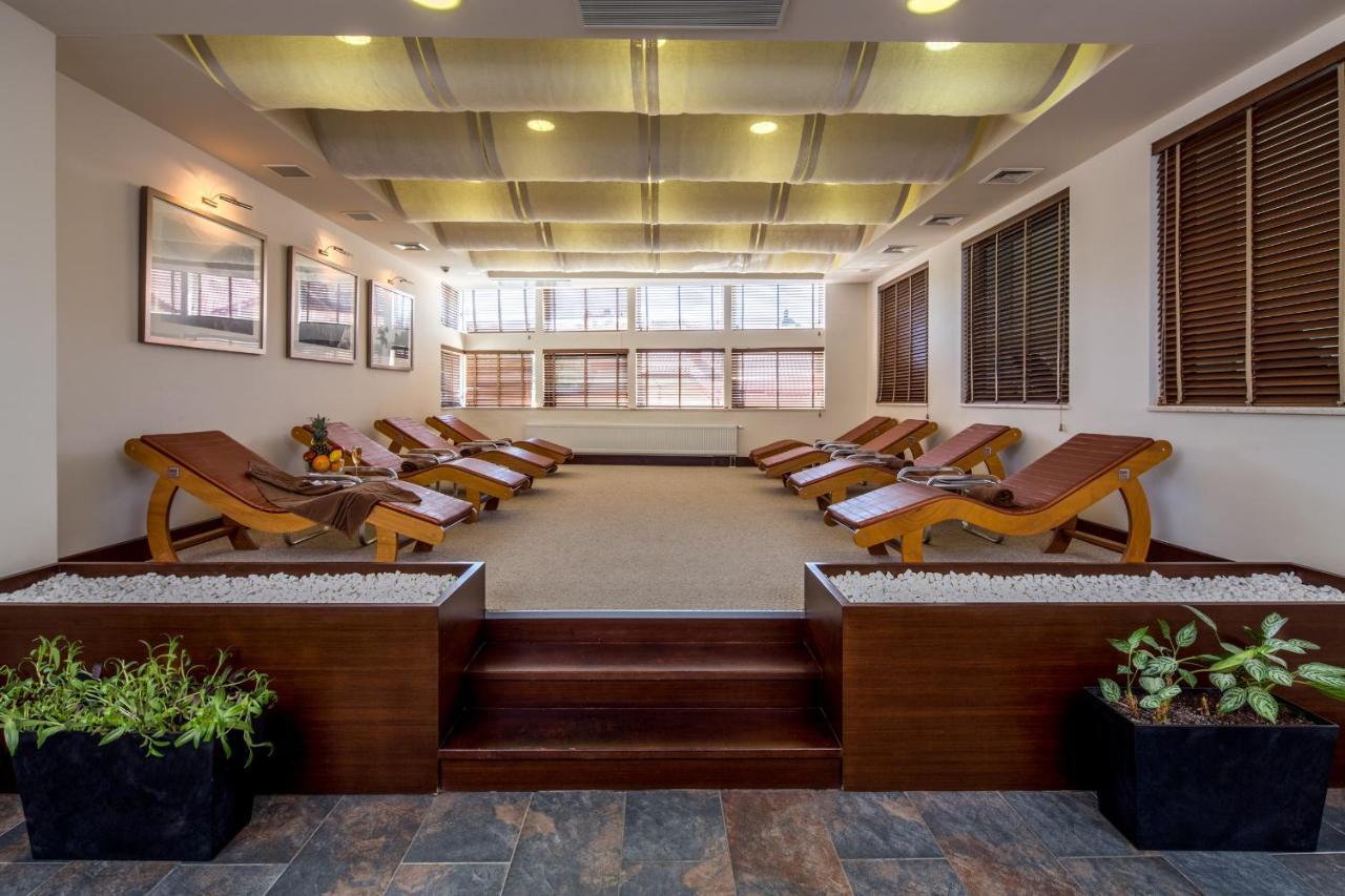 Mirotel Resort And Spa Truskavets Ngoại thất bức ảnh The spa at the Taj Mahal Palace, Mumbai