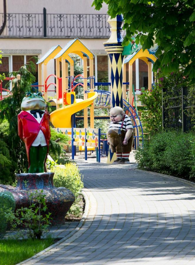 Mirotel Resort And Spa Truskavets Ngoại thất bức ảnh The children's play area